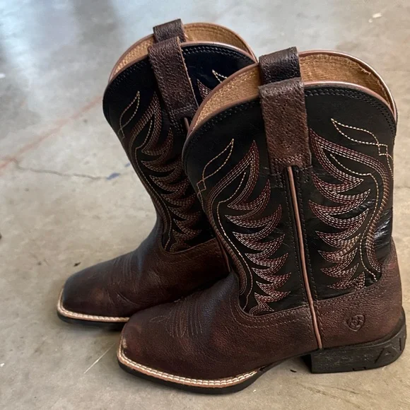 Ariat Black and Brown Western Boots - Picture 5 of 5
